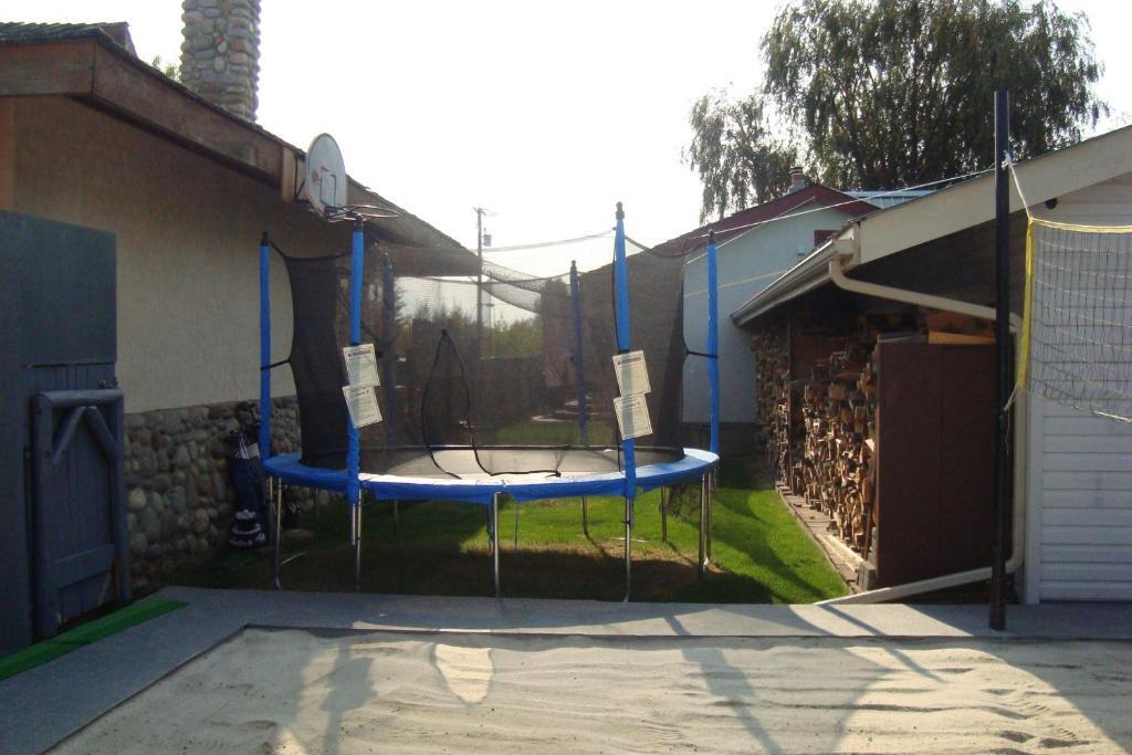 Ypc Fitness & Accomodations Invermere Bagian luar foto