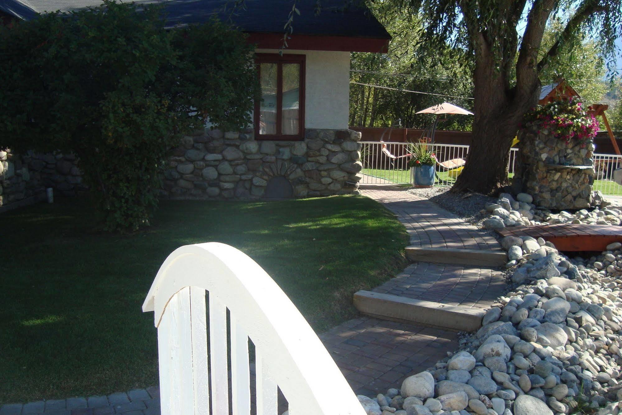 Ypc Fitness & Accomodations Invermere Bagian luar foto