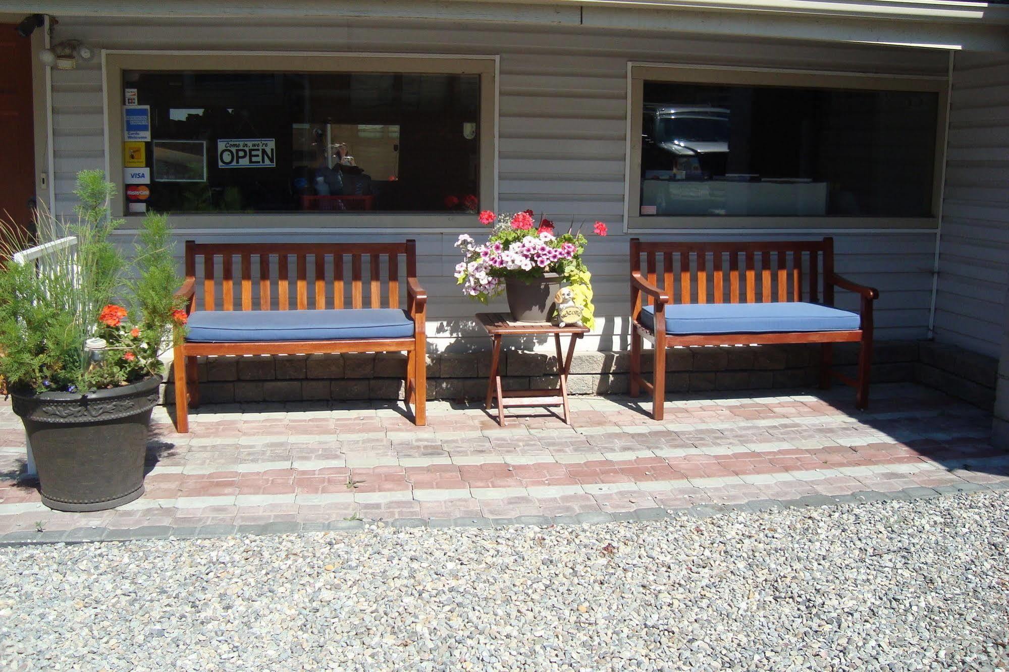 Ypc Fitness & Accomodations Invermere Bagian luar foto