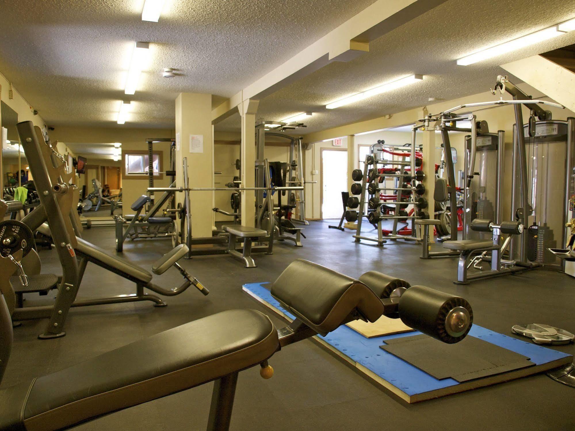 Ypc Fitness & Accomodations Invermere Bagian luar foto