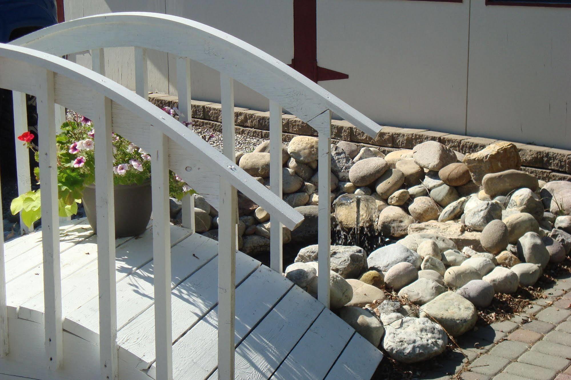 Ypc Fitness & Accomodations Invermere Bagian luar foto